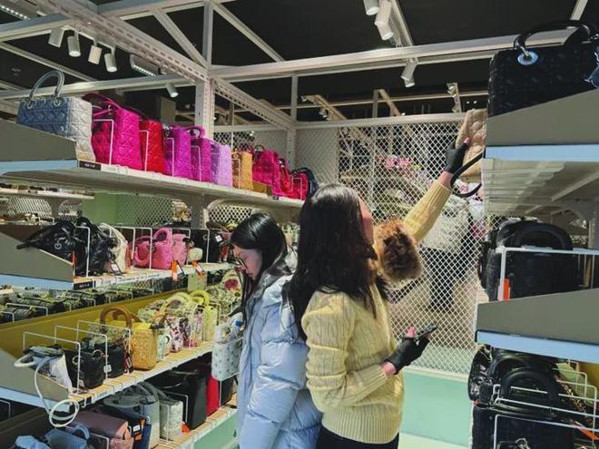 不只“图便宜” 年轻人的二手日用百货消费图鉴